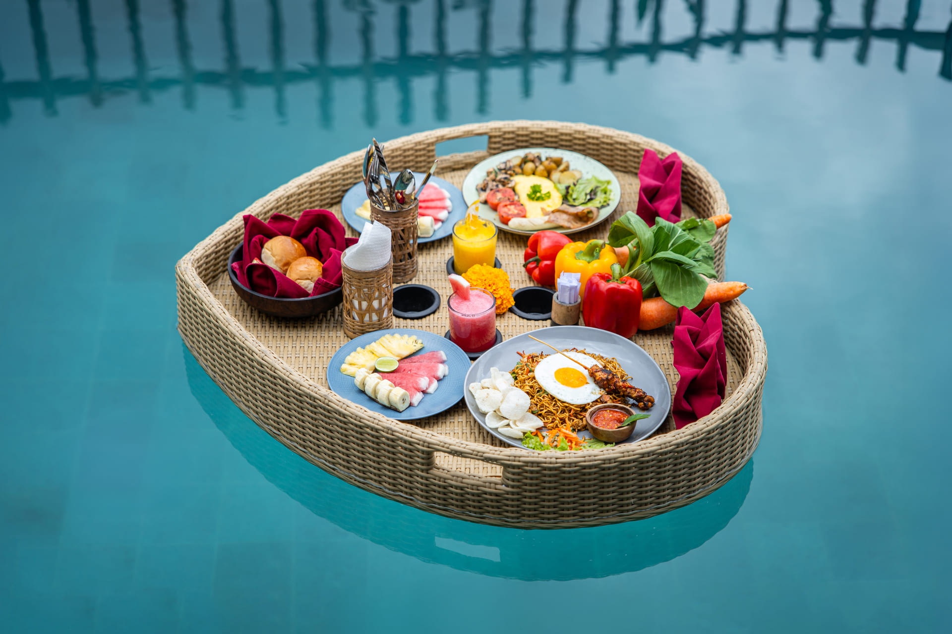 Floating Breakfast - Mahayani Ubud Villa