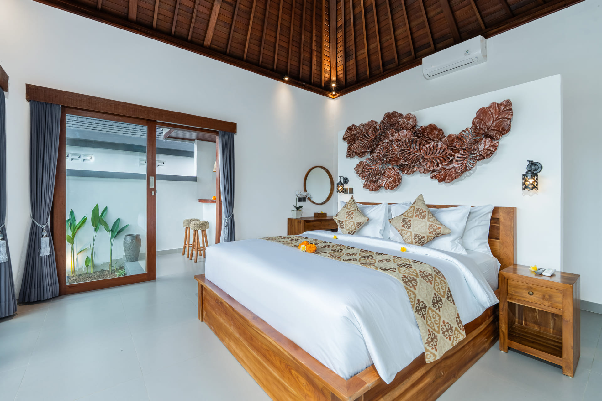 Mahayani Ubud Villa Stay in a Rice Field View Villa in Ubud